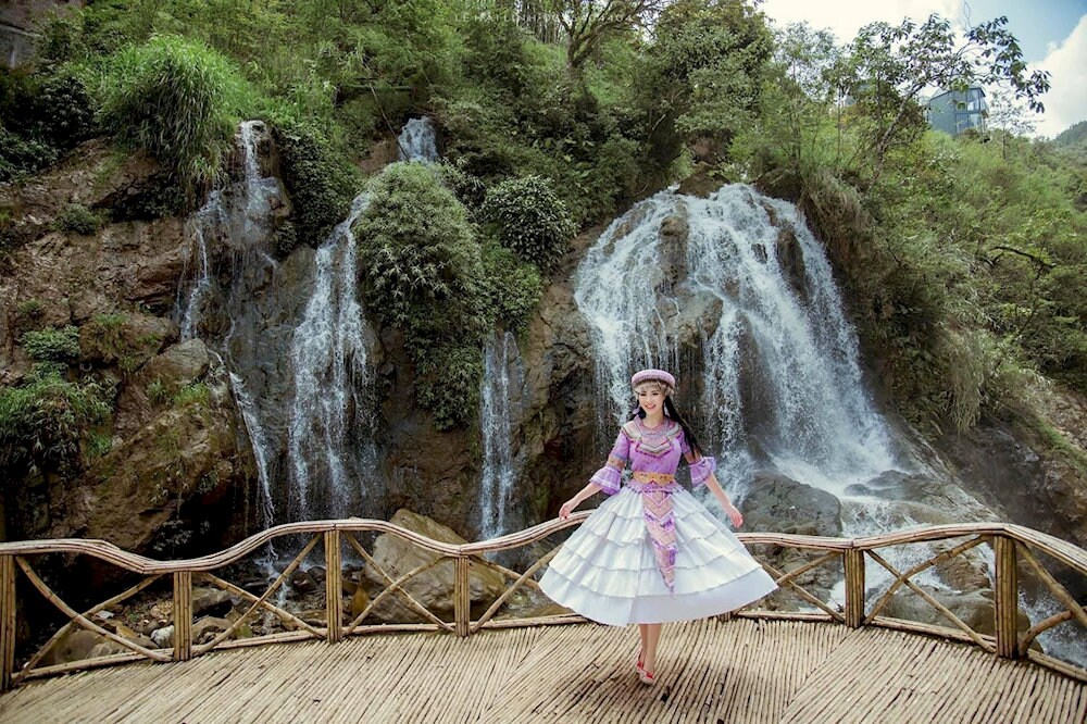 Tien Sa Waterfall, also known as Cat Cat Waterfall, is a must-visit attraction when exploring Cat Cat Village